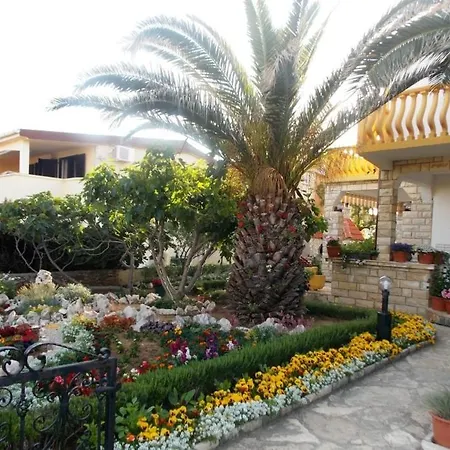 Big Terrace Apartment Vir